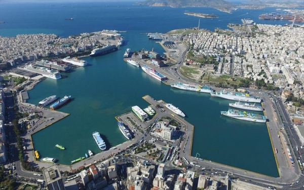 Πάνω από τη Βαλένθια σε διακίνηση κοντέινερ το λιμάνι του Πειραιά