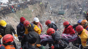 Τουρκία: Συνεχίζονται τα θαύματα στα ερείπια - Πάνω από 33.000 οι νεκροί από τον φονικό σεισμό