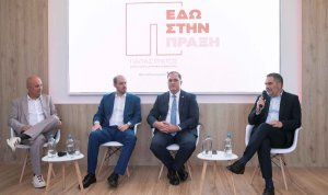 Ο δημοσιογράφος, Τάσος Ζάχος, ο Υφυπουργός Εθνικής Οικονομίας &amp; Οικονομικών, Γιώργος Κώτσηρας, ο Διοικητής της ΑΑΔΕ, Γιώργος Πιτσιλής, και ο Αντιπρόεδρος της Παπαστράτος, Ιάκωβος Καργαρώτος