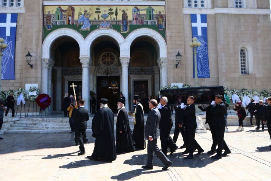 Σε κλίμα συγκίνησης το τελευταίο «αντίο» στη σπουδαία Μαρινέλλα