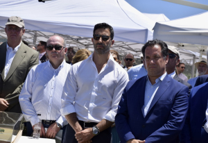 Ο επιχειρηματίας Μίλτος Καμπουρίδης σε παλαιότερη φωτογραφία με τον υπουργό Ανάπτυξης και Επενδύσεων Άδωνι Γεωργιάδη κατά την θεμελίωση της επένδυσης 420 εκατ. ευρώ «Κillada Hills» της Dolphin Capital Investors. 