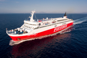 Απίστευτη ταλαιπωρία, 18 ωρών, για 731 επιβάτες του Fast Ferries Andros
