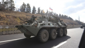 Ουκρανική κρίση: Αδειάζουν οι ξένες πρεσβείες στο Κίεβο - Μπάιντεν και Μακρόν καλούν Πούτιν