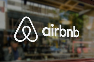 Airbnb: Αύξηση εσόδων και κερδών στο ξεκίνημα του 2023 - Προβλέψεις για αδύναμο β&#039; τρίμηνο ρίχνουν τη μετοχή