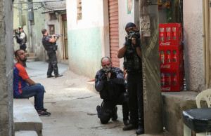 Βραζιλία: Διεθνείς αντιδράσεις προκάλεσε η επιχείρηση της αστυνομίας σε φαβέλα του Ρίο που είχε αποτέλεσμα να σκοτωθούν 25 άνθρωποι