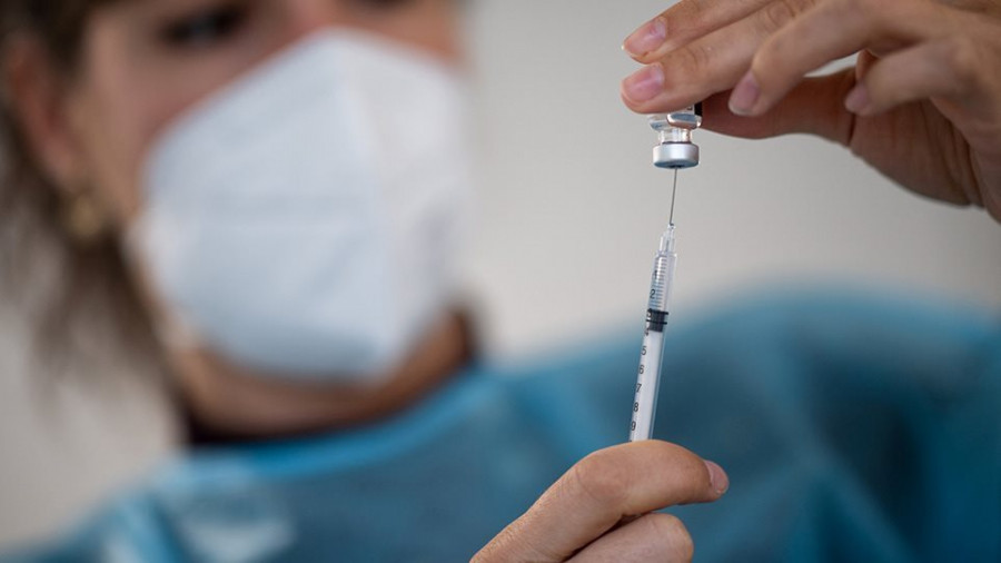 Έρευνα: Μία δόση εμβολίου AstraZeneca ή Pfizer μειώνει κατά 65% τον κίνδυνο μόλυνσης από κορονοϊό