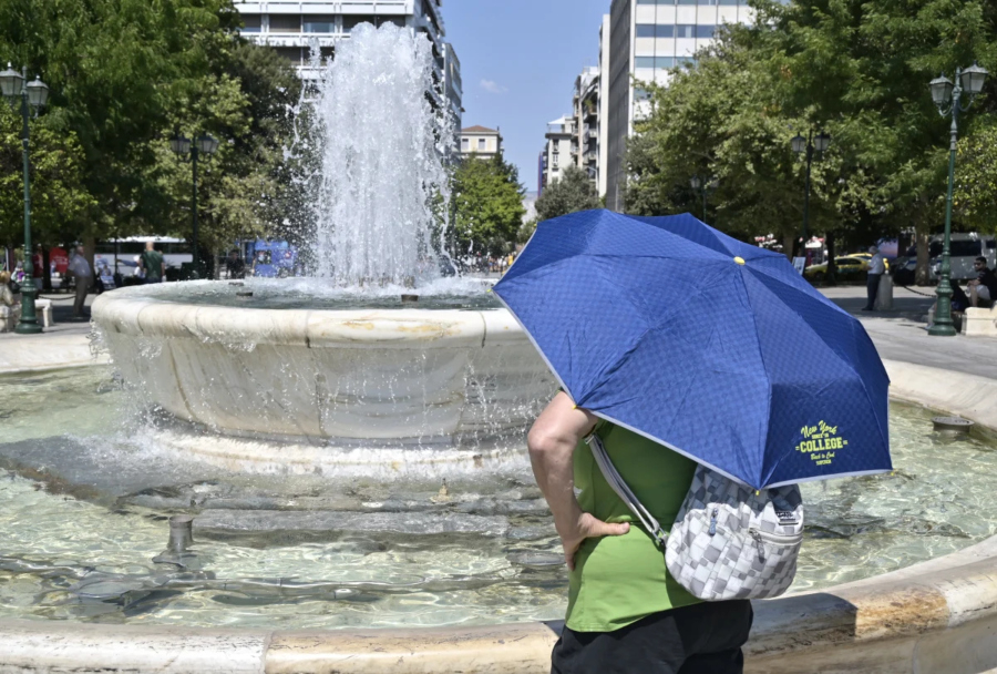 Σε κλοιό καύσωνα η χώρα, με θερμοκρασία έως 41 βαθμούς