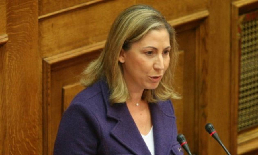 Απάντηση Ξενογιαννακοπούλου σε Χατζηδάκη: «Ο νόμος θεσπίζει τεκμήριο προς όφελος των επιχειρήσεων»