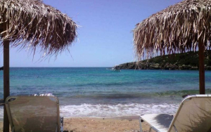 Στο αυτόφωρο τρεις υπεύθυνοι επιχειρήσεων στη Νάξο για παράνομη (επανα)κατάληψη αιγιαλού