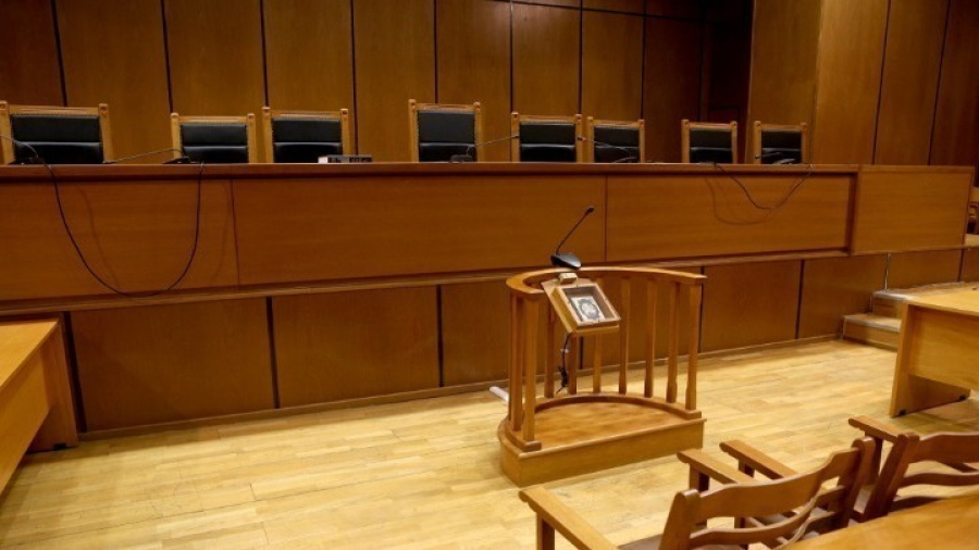 Δίκη για πυρκαγιά στο Μάτι: Διακόπηκε για τις 7 Νοεμβρίου - Αντιδράσεις για τη μικρή αίθουσα διεξαγωγής