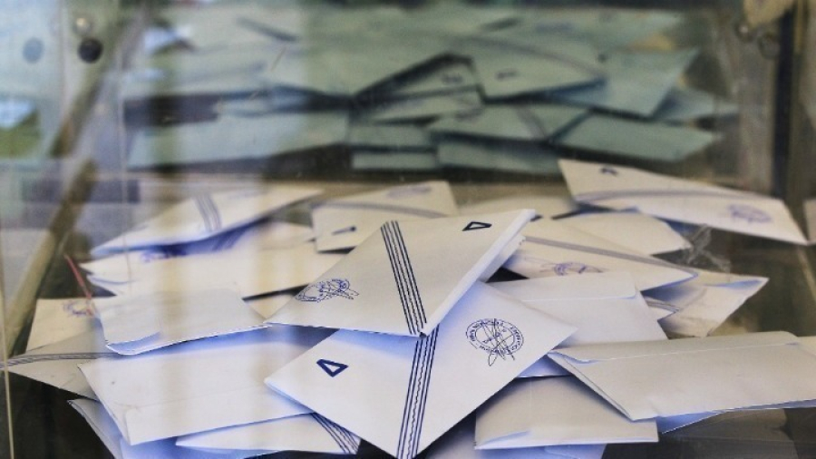 "Θολό" τοπίο οι εσωκομματικές εκλογές στο ΠΑΣΟΚ - Δημοσκοπήσεις Pulse και Metron Analysis