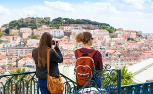 Πορτογαλία: Ο αριθμός των ξένων τουριστών το πρώτο εξάμηνο ξεπέρασε τα 8 εκατ.