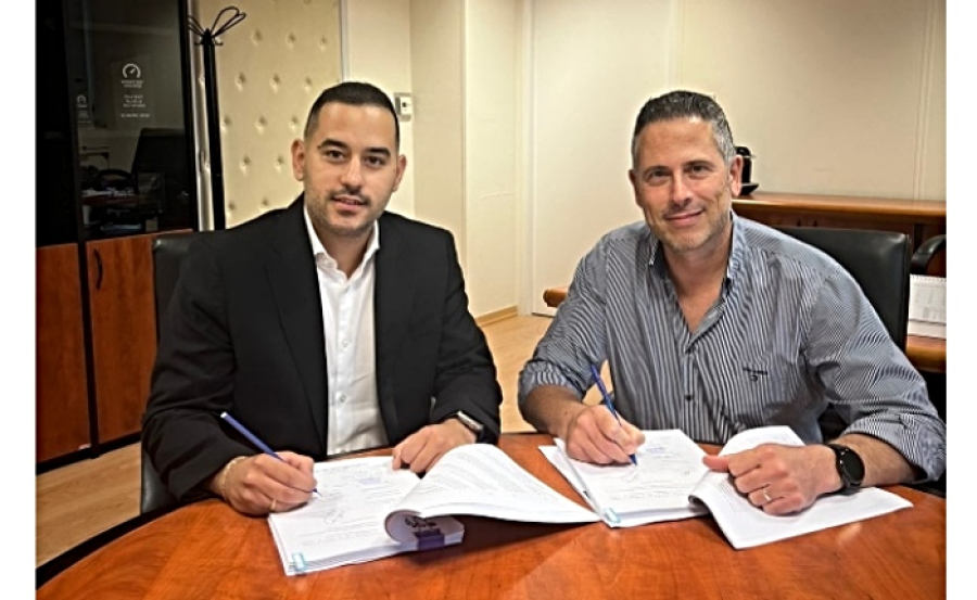 Από αριστερά: κ. Νικόλας Κολοκασίδης, County Manager, CBS IT Systems Cyprus LTD κ. Ζώης Παπαδόπουλος, Director Networks and Services Operation &amp; Facilities Management, CYTA