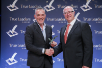 ΜΠΑΡΜΠΑ ΣΤΑΘΗΣ: Διάκριση με τον τίτλο «True Leader 2025» από την ICAP CRIF