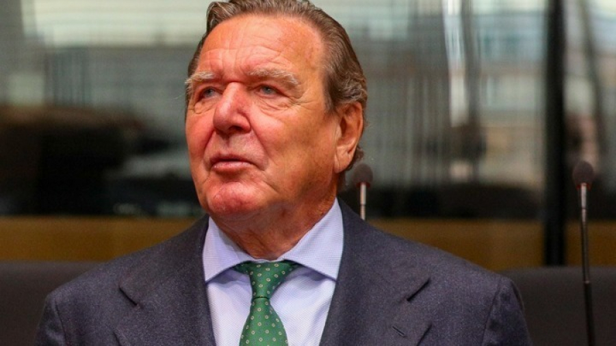 Γερμανία: Ο Σρέντερ δηλώνει ότι «δεν θα εγκαταλείψει» τον διάλογο με τον Πούτιν