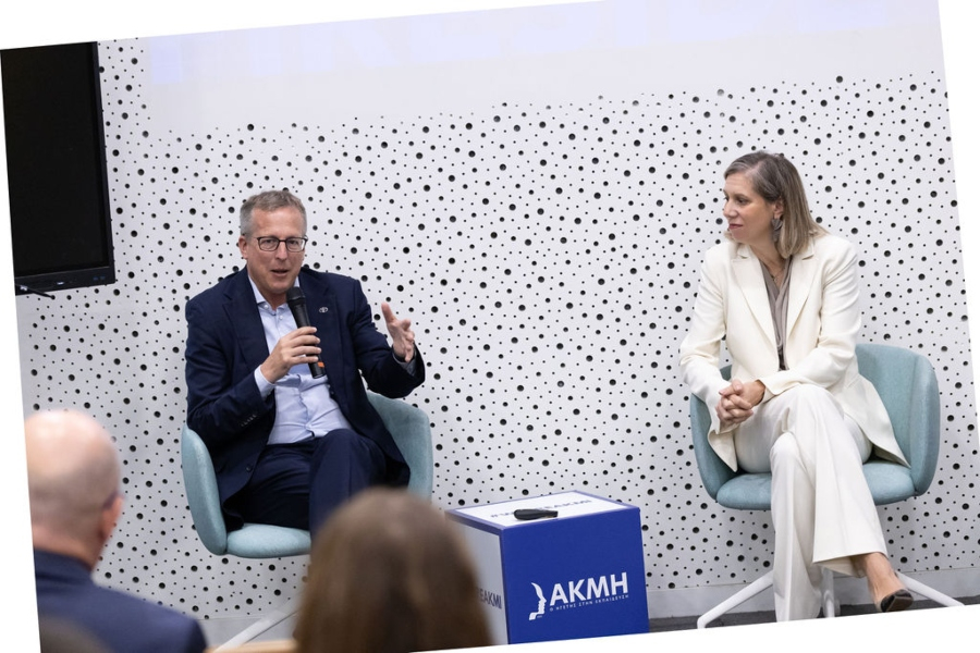 :Ο Πρόεδρος &amp; CEO της Inchcape Hellas, Hermann Riedl με την CEO της Alphabet Education, Χριστίνα Παρασκευοπούλου