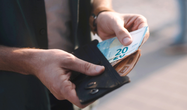 Οι πληρωμές από e-ΕΦΚΑ και ΔΥΠΑ από σήμερα έως και την Παρασκευή 8 Αυγούστου