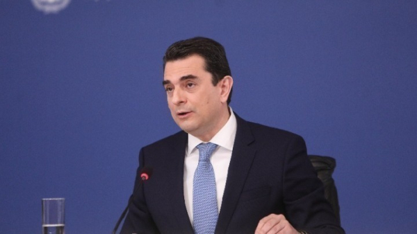 Σκρέκας: Σωστό σήμα στις αγορές η πρόταση για πλαφόν στα 188 ευρώ