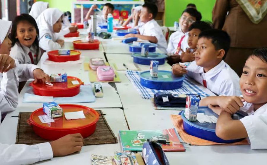 Ινδονησία: Περισσότερα από 9.000 παιδιά έχουν υποστεί τροφική δηλητηρίαση από δωρεάν σχολικά γεύματα το 2025