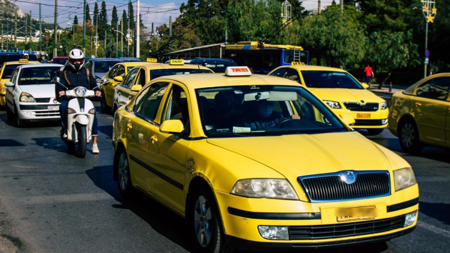 Οδηγοί ταξί: Ζητούν ενίσχυση 300 ευρώ ανά όχημα