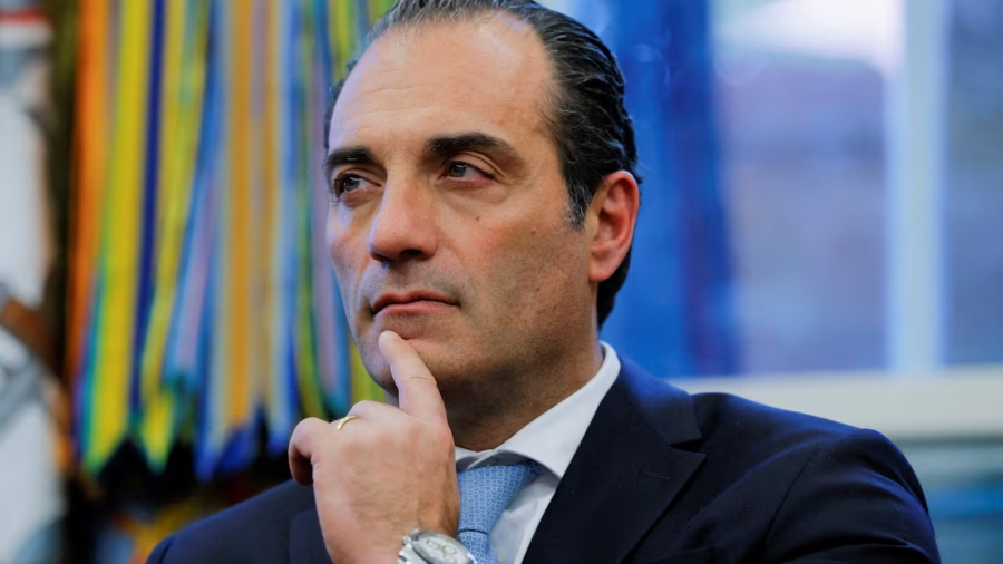 Αντόνιο Φιλόσα (CEO Stellantis): Προτεραιότητα στην αύξηση των πωλήσεων οχημάτων έναντι των κερδών