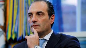 Αντόνιο Φιλόσα (CEO Stellantis): Προτεραιότητα στην αύξηση των πωλήσεων οχημάτων έναντι των κερδών