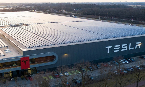 Tesla: Πτώση 50% των κερδών στο α' τρίμηνο του 2024
