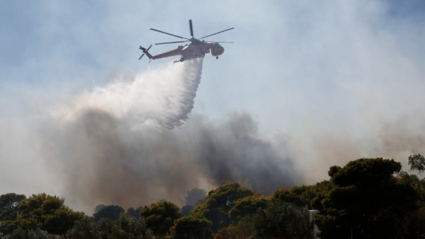 Ολονύχτια μάχη των πυροσβεστικών δυνάμεων σε Άμφισσα και Κρανίδι
