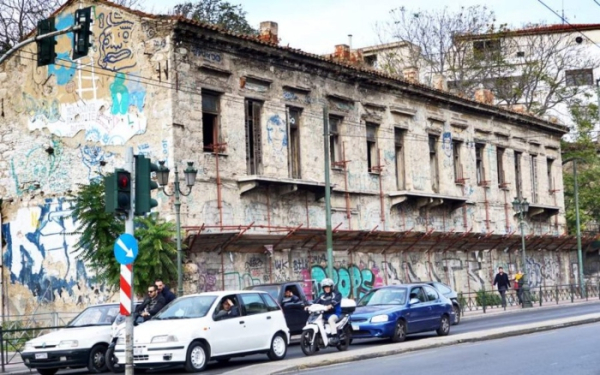 Δήμος Αθηναίων: Επιχείρηση κατεδάφισης επικίνδυνων κτισμάτων