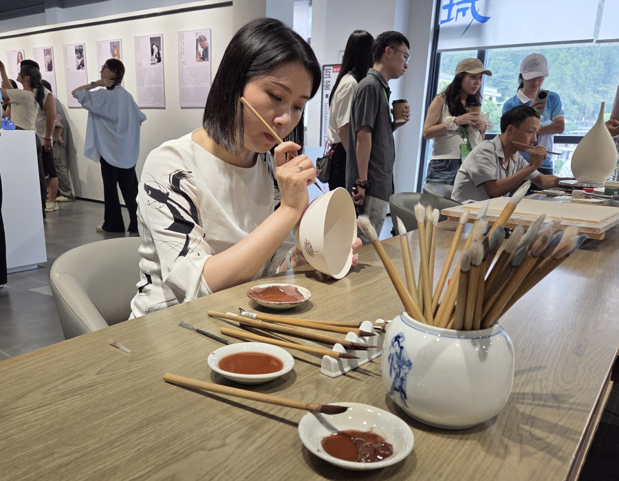 Κίνα: Τζινγκντεζέν, η πρωτεύουσα της πορσελάνης, των ελικοπτέρων και της low-altitude economy