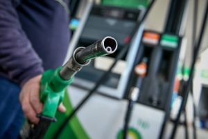 Καύσιμα: Πώς κινούνται οι τιμές εν όψει του Δεκαπενταύγουστου -Τι πρέπει να προσέχουν οι οδηγοί κατά το γέμισμα