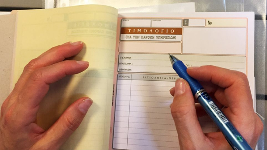 Εργαζόμενοι με «μπλοκάκι»: Οι 5 προϋποθέσεις για να φορολογηθούν ως μισθωτοί