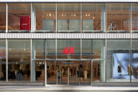 Η H&amp;M επανασυστήνει το εμβληματικό κατάστημά της στην Ερμού 54