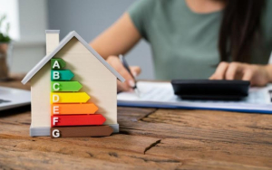 ΥΠΕΝ: Σε ποιες περιοχές ισχύει το «μπόνους» 15% στο Πρόγραμμα «Εξοικονομώ - Ανακαινίζω για Νέους»