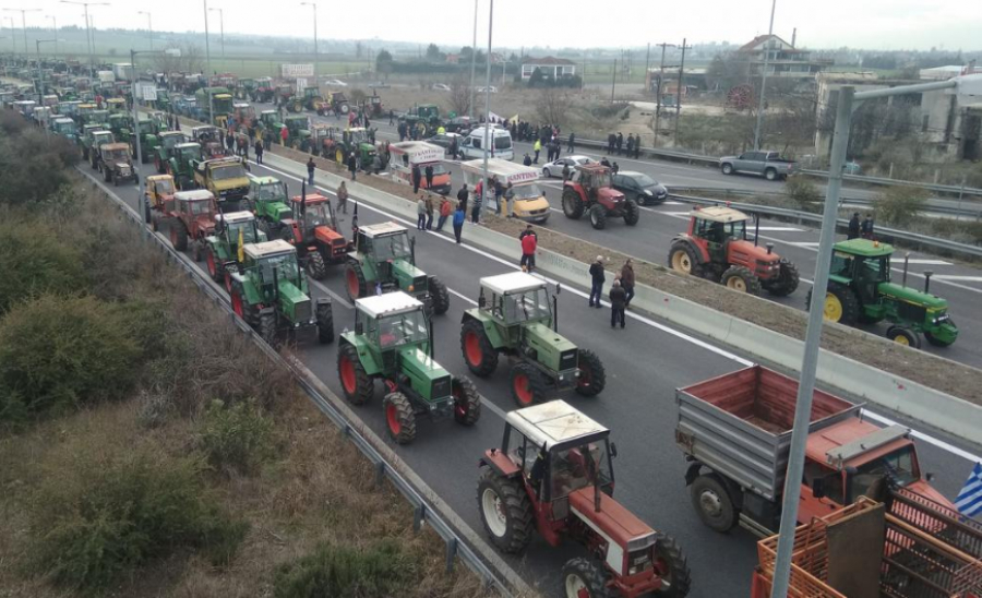 "Πυκνώνουν" οι αγροτικές κινητοποιήσεις και τα μπλόκα