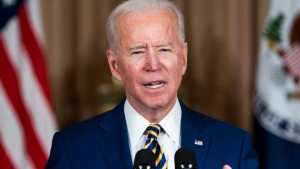 Μπάιντεν: Οι ΗΠΑ έτοιμες για όλα - Παραμένει πιθανή μια ρωσική εισβολή στην Ουκρανία