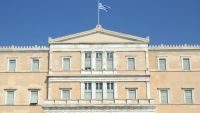 Βουλή: Ανακοινώθηκε η διαβίβαση της δικογραφίας «χιλιάδων σελίδων» για Καραμανλή-Σπίρτζη