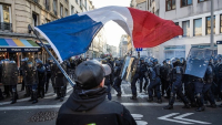 Γαλλία: Συγκρούσεις στην πορεία διαδηλωτών στο Παρίσι κατά του συνταξιοδοτικού