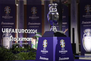 Το τρόπαιο του UEFA Euro 2024 στην Αθήνα από την Stoiximan (vid)