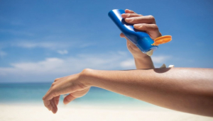 Αντηλιακά: Πήραν «ανάσα» και αναμένεται κορύφωση της ζήτησης λόγω τουρισμού