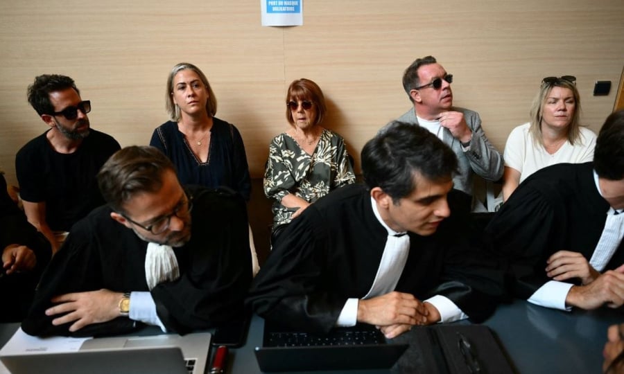 Γαλλία: "Ένοχος" δήλωσε ο 71χρονος που νάρκωνε και βίαζε τη σύζυγό του - Άλλοι 50 άνδρες διώκονται για βιασμό