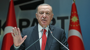 Politico: Ο Ερντογάν ετοιμάζει πόλεμο για να σώσει τον εαυτό του