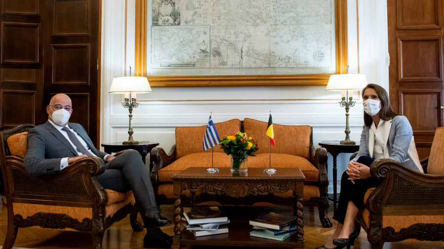 Δένδιας με Βίλμες: Διττή η προσέγγιση της ΕΕ με την Τουρκία