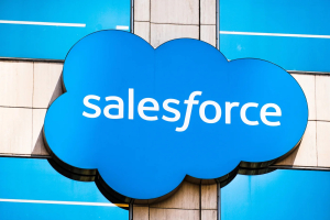 H Salesforce απολύει 700 εργαζομένους της