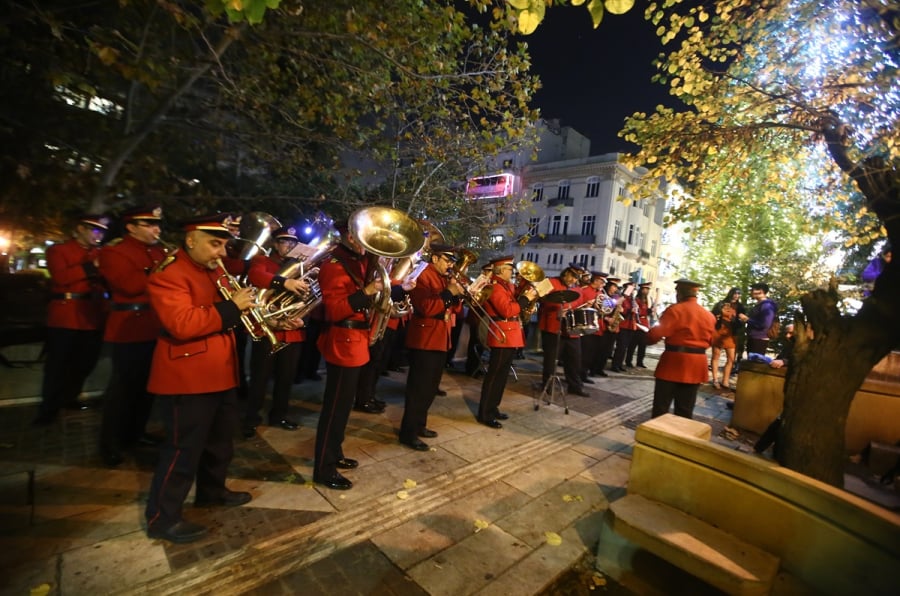 Οι φιλαρμονικές των δήμων με κάλαντα και μελωδίες «ζεσταίνουν» τα Χριστούγεννα