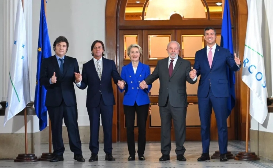 H φον ντερ Λάιεν με τους ηγέτες των χωρών της Mercosur