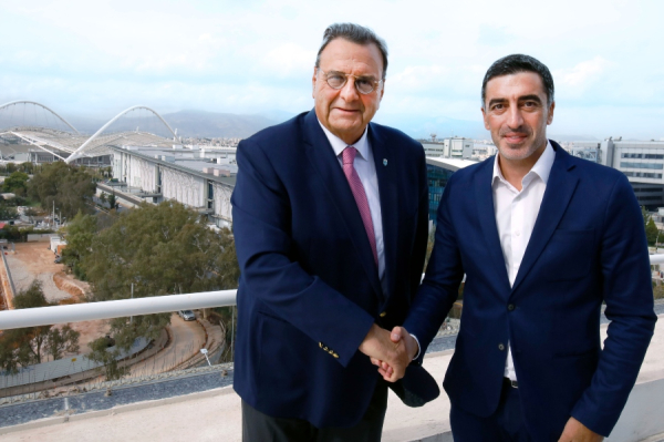Από αριστερά προς τα δεξιά: Πρόεδρος της Ελληνικής Ολυμπιακής Επιτροπής,ο κ. Ισίδωρος Κούβελος, Chief Executive Officer της Stoiximan, κ. Nίκος Φλίγκος
