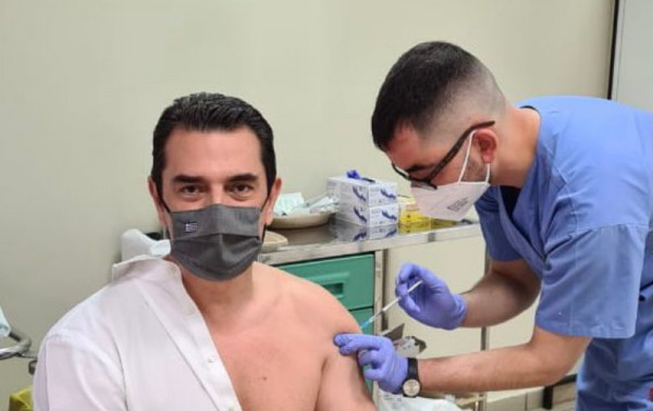 Εμβολιάστηκε κατά του κορονοϊού ο Κώστας Σκρέκας