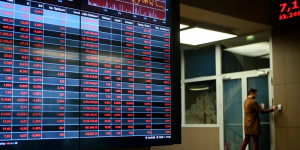 Βαριές απώλειες στο Χρηματιστήριο - Στο μείον 4,5% οι τράπεζες