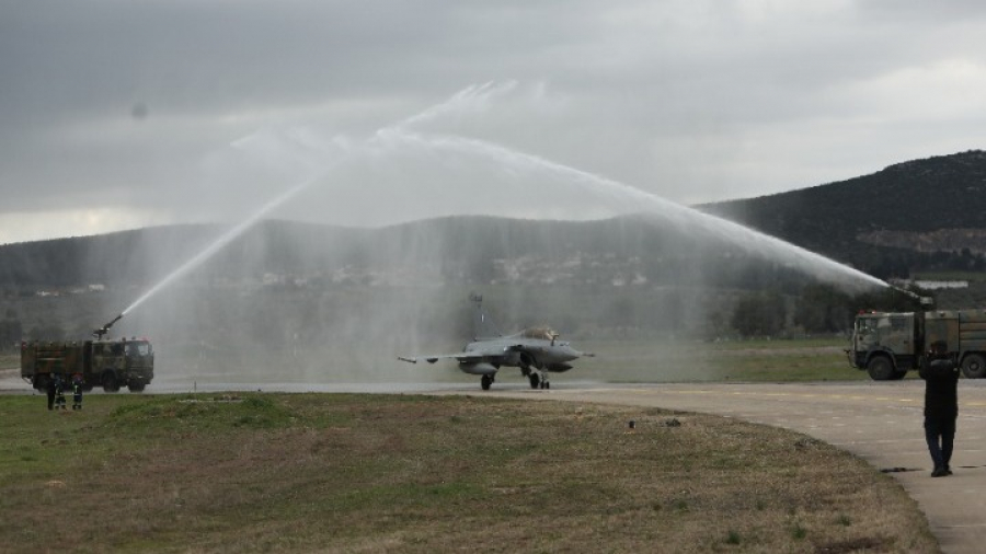 Προσγειώθηκαν στην Τανάγρα τα πρώτα 6 μαχητικά Rafale της Πολεμικής Αεροπορίας